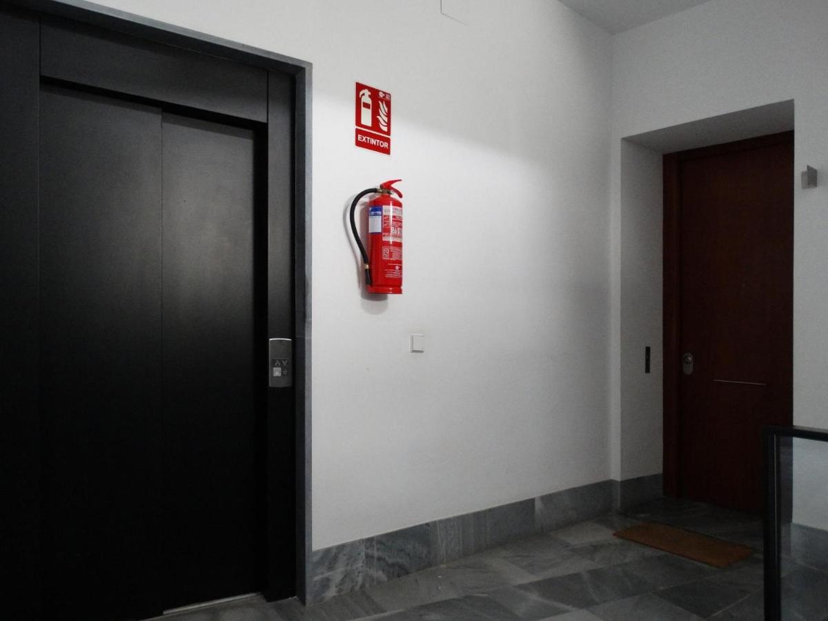 Ry Aparcamiento Incluido Junto A Catedral Ideal Parejas Севілья Екстер'єр фото